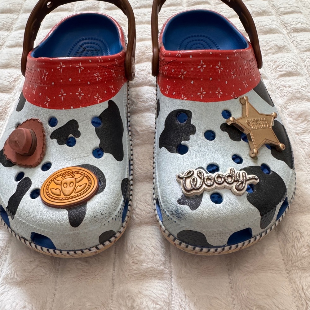 Crocs Youth 3 Toy Story Woody Classic Clogs Sheriff Jibbitz - Picture 3 of 9